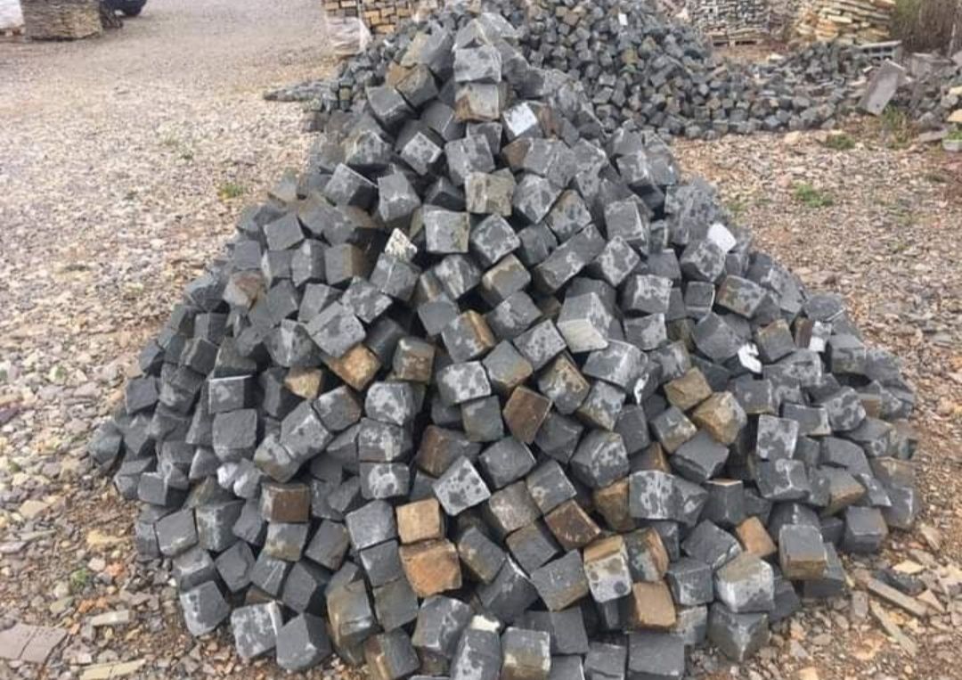 Piatra cubica naturală granit, oferim servicii complete, Piatra natura