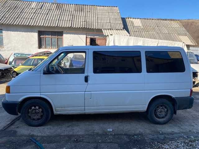 Dezmembrez VW T4 2001 8+1 locuri ,2.5 tdi 88cp cod motor AJT