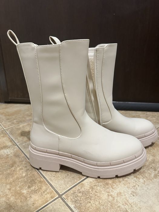 Бежови боти 20 левс