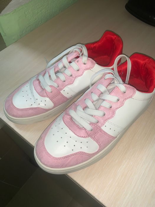 Розови гуменки с червено