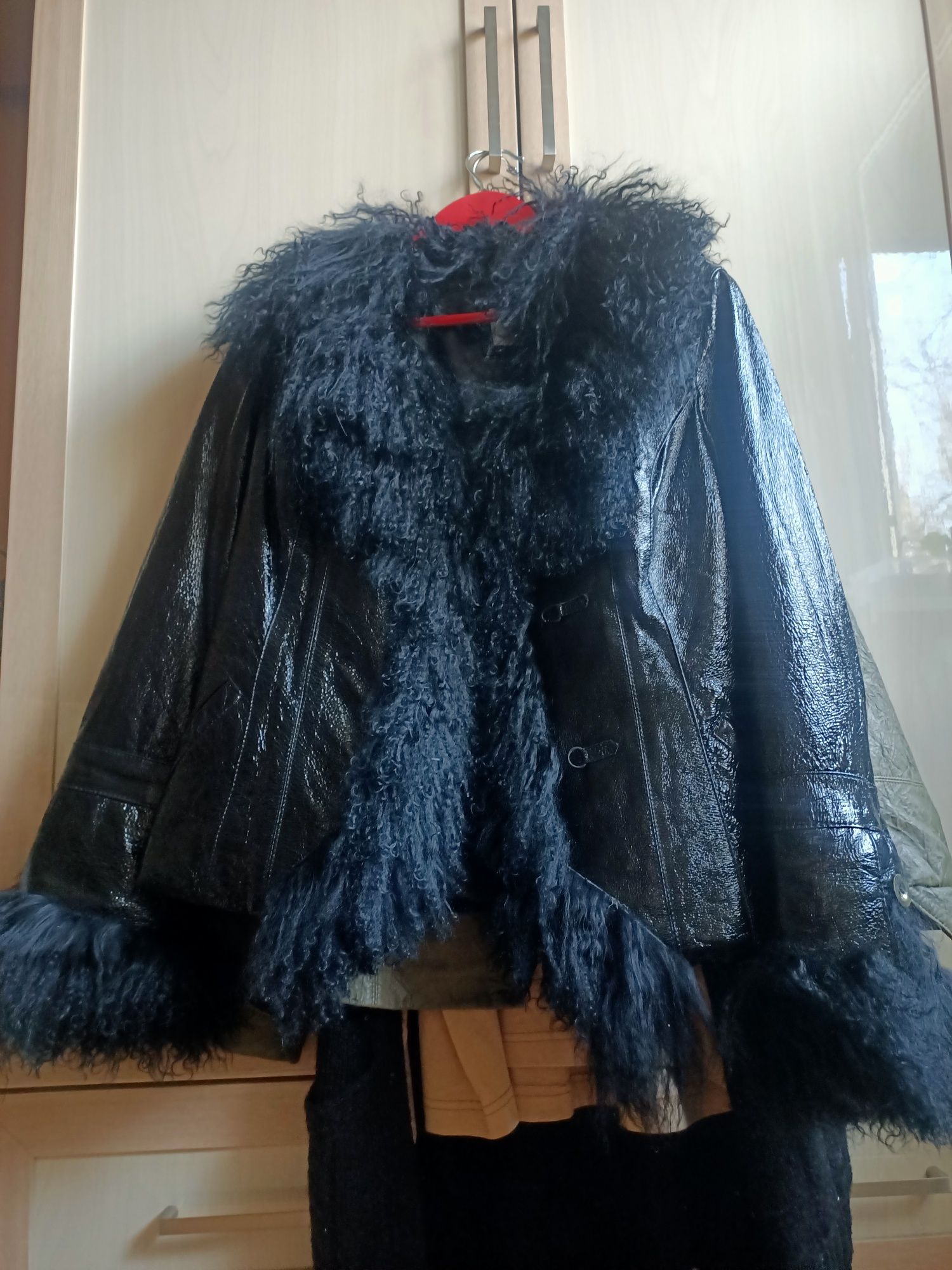 Продам кожаную куртку