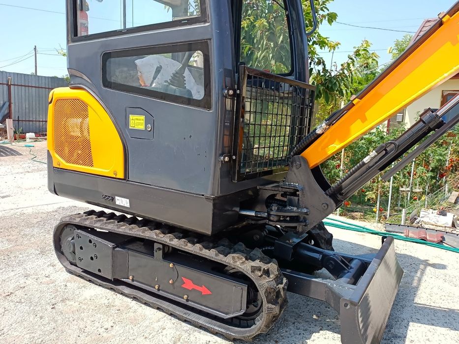 Escavator săpături fundați casă . canalizare.cablu elecric, gaze, apă