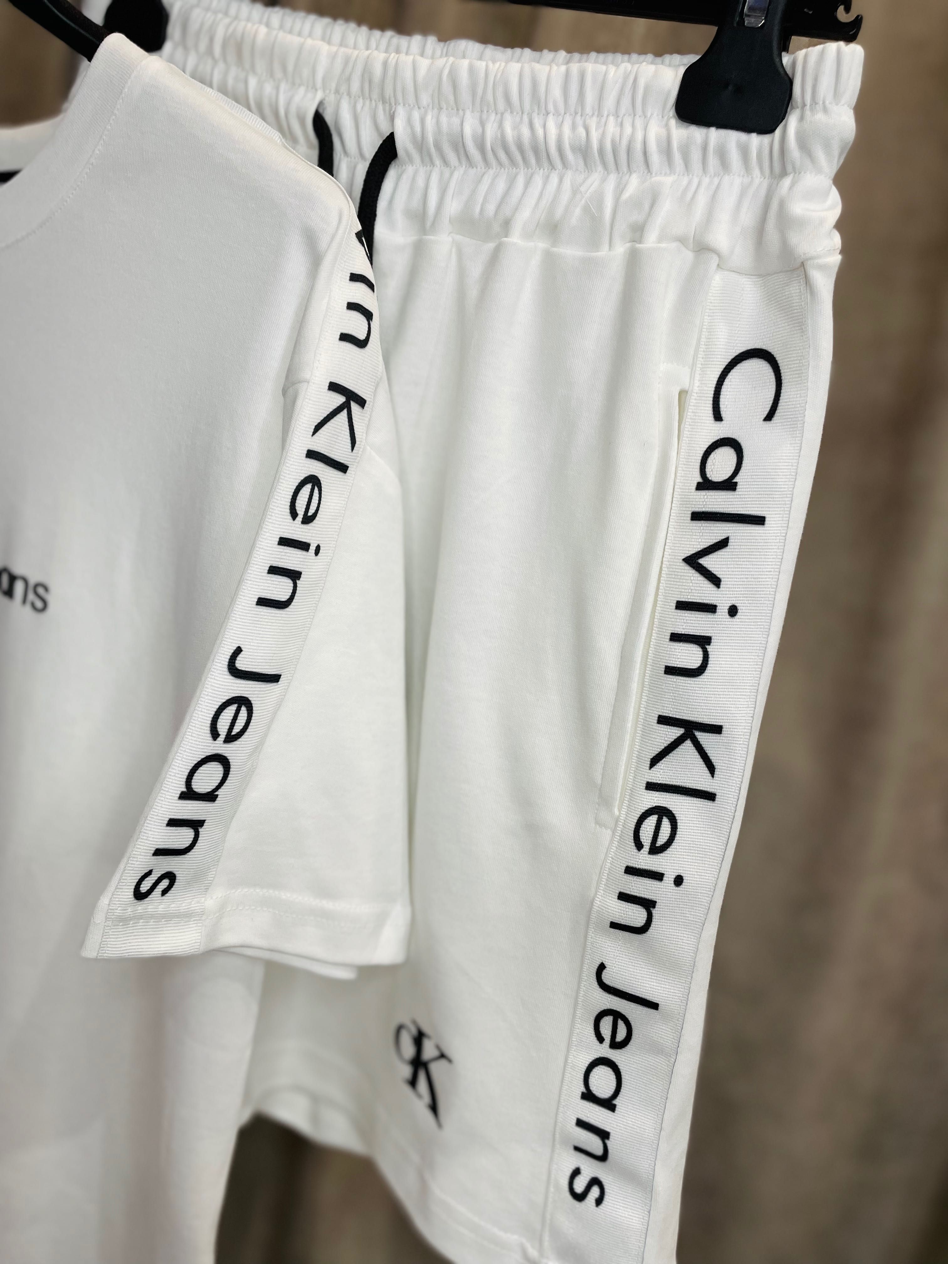 Дамски екип Calvin Klein къси панталони + тениска