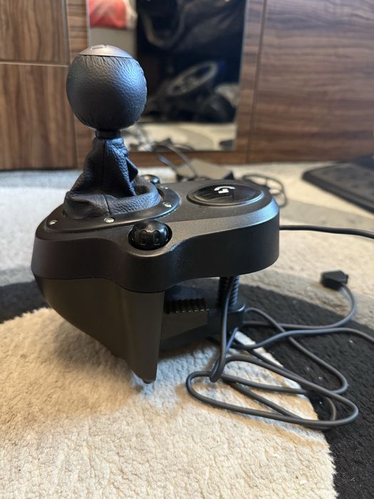 Volan gaming + Schimbator Logitech TrueForce G923 pentru (PC/XBOX ONE)