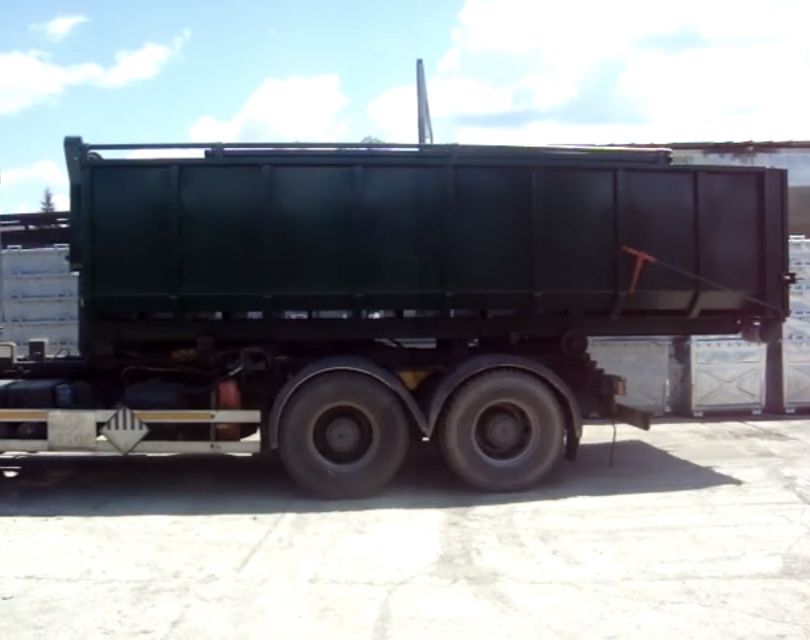 Inchiriez buldoexcavator si bene moloz