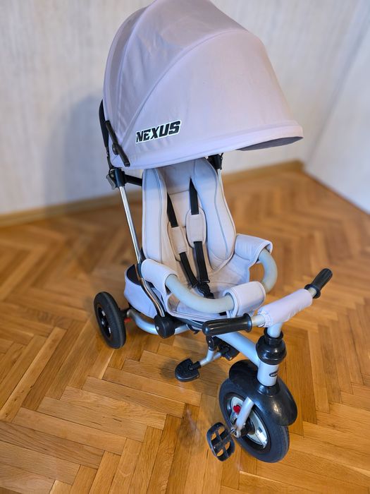 Триколка със сенник бежова Chipolino Nexus