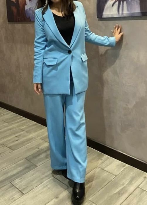 Продам новый брючный костюм