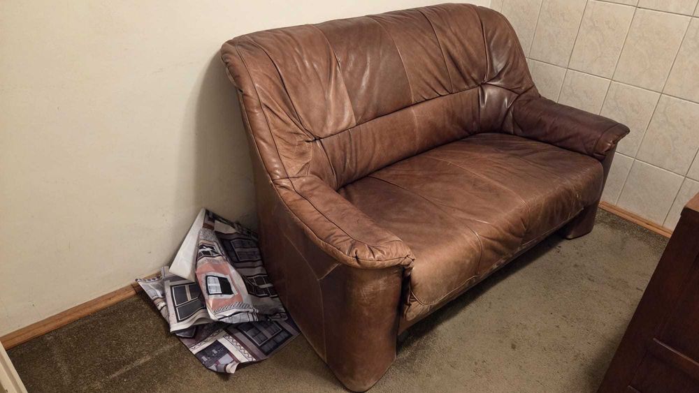 Mobila de living masa, canapea, canapea extensibila, comoda/scrin lemn