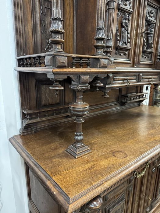 Bufet din lemn masiv sculptat, stil renascentist