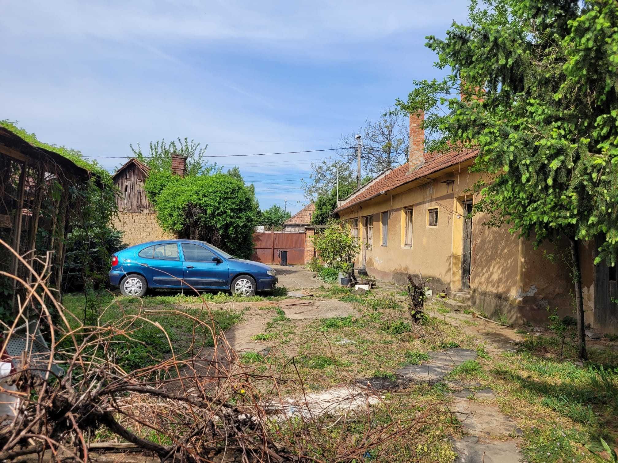 Teren cu casă demolabilă