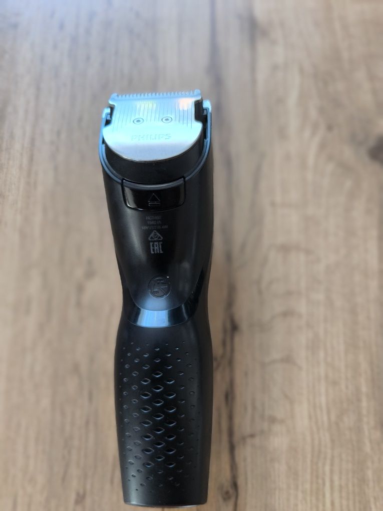 Продавам машинка за подстригване Philips HC7460