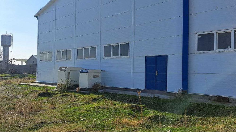 Ер майдони нотурар биноси билан