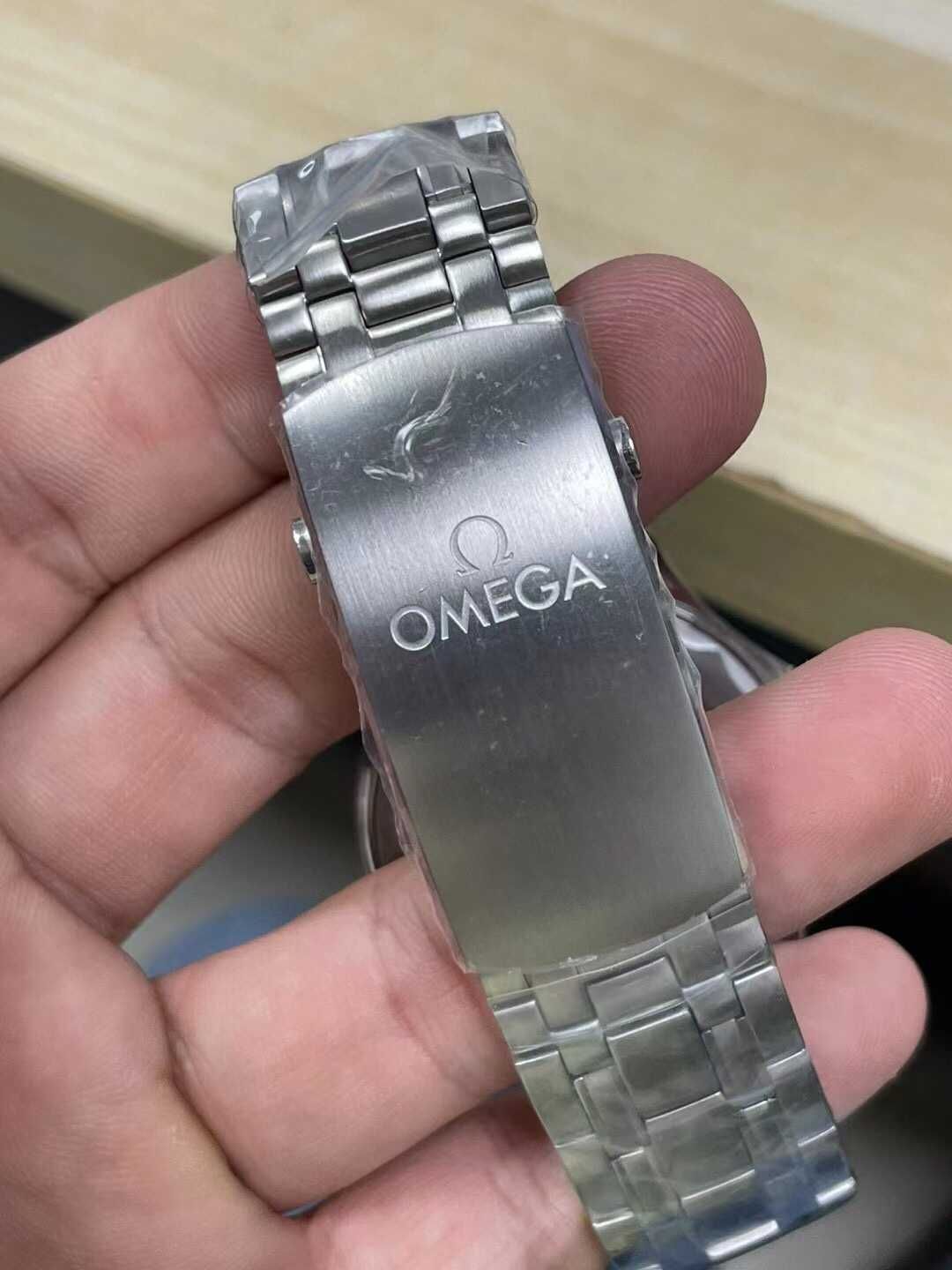 Часовници Omega Seamaster Diver 300M сребро