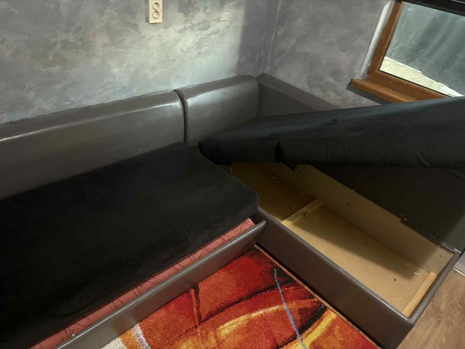 Продавам диван с опция сън и ракла