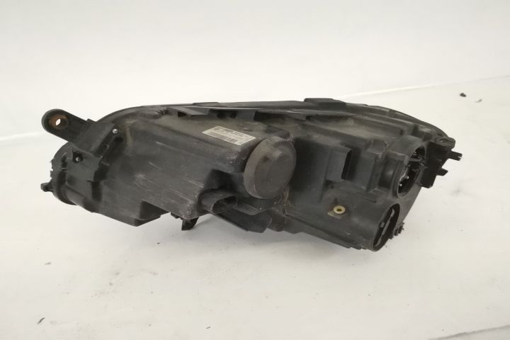 Фар Дясно Оригинален Халогенен Фолксваген VW Пасат / Volkswagen VW Pas