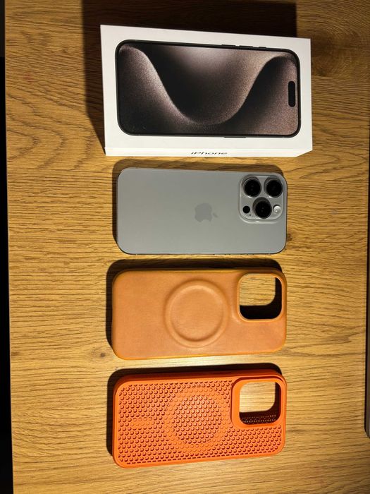 iPhone 15 PRO 128 GB, stare foarte bună, cutie originală + 2 huse