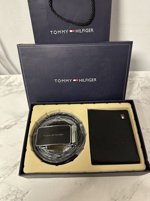 Set Tommy Hilfiger 2 în 1 – curea și portofel