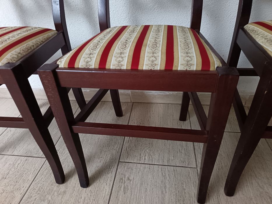 Vând 3 scaune lemn masiv