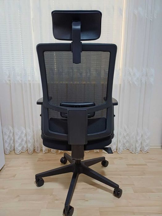 Ергономичен офис стол