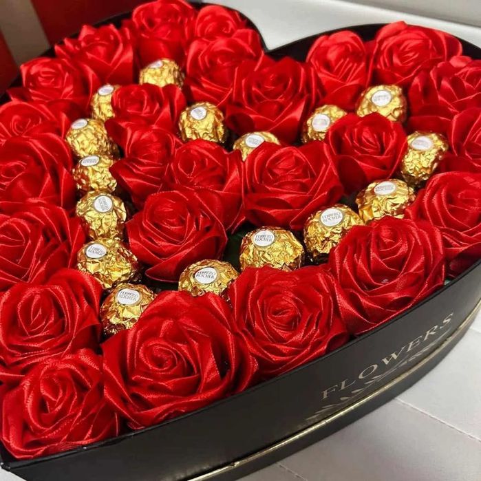 Realizez la comandă torturi din dulciuri ambalate
un cadou m