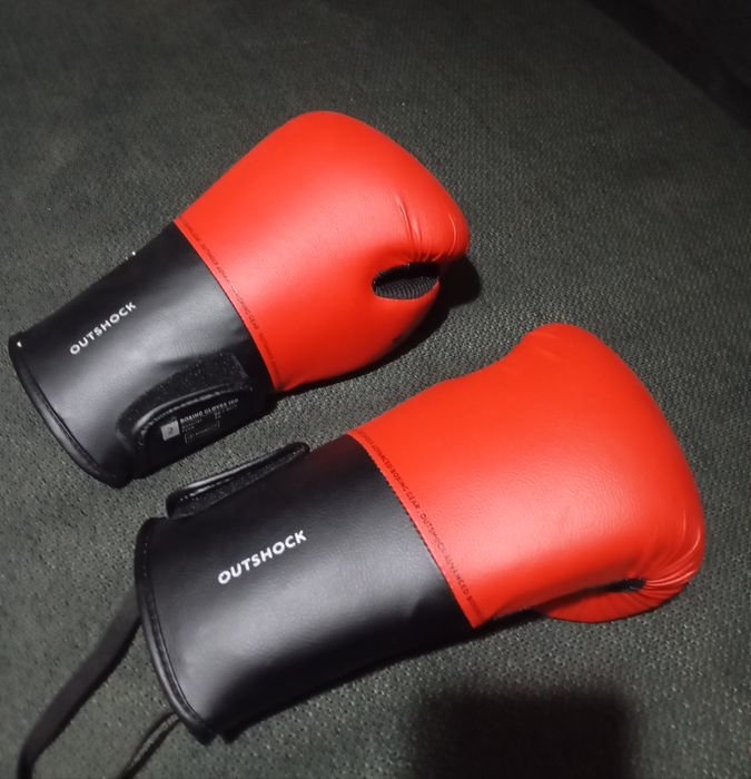 Vând mănuși box 12oz