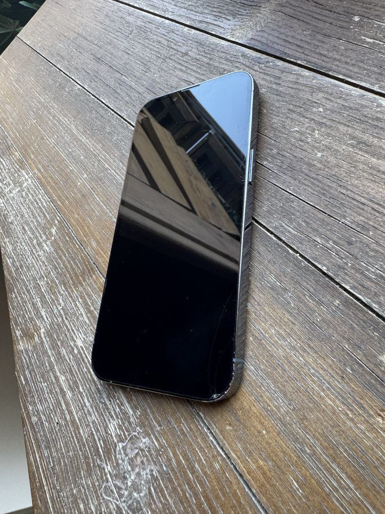 Продавам iPhone 13 Pro – джиесем с минало и характер