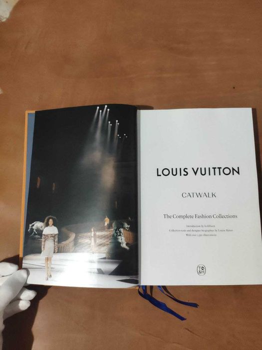 Cărți Louis Vuitton - City Bags: A Natural History + Catwalk