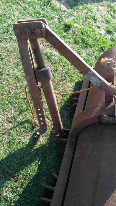 vand sau schimb cupa cu piston basculabila in tiranti