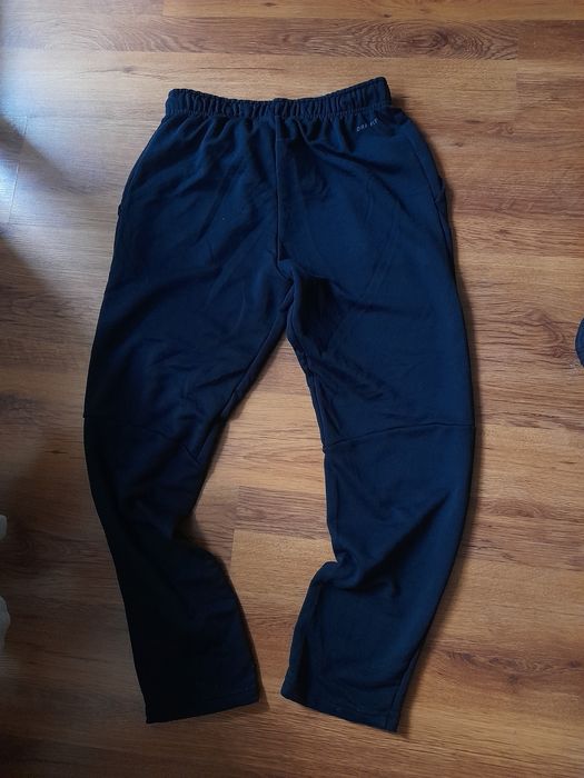 Nike dri fit мъжко долнище M- L размер.