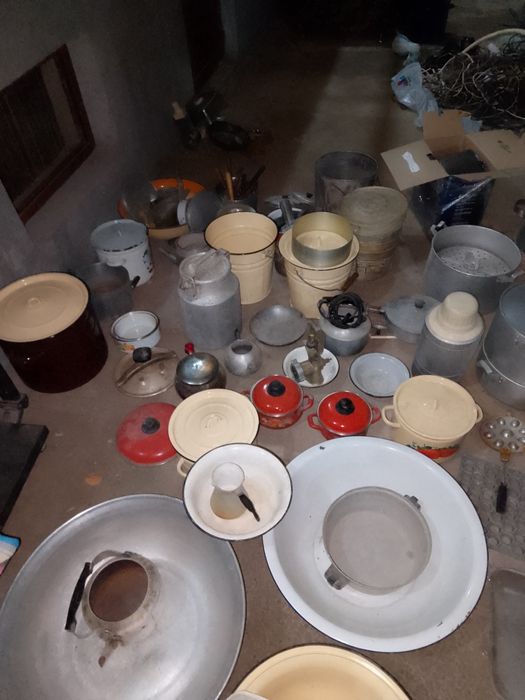 Посуды и  тазик   б у