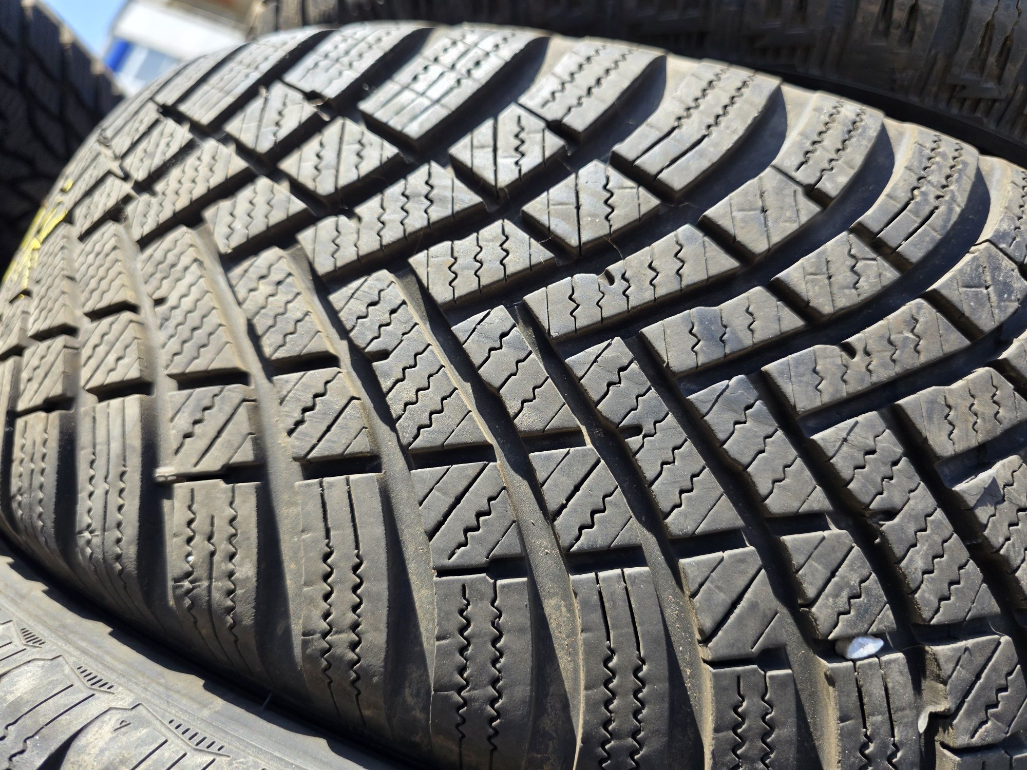 4бр Зимни гуми 215 65 16 - Hankook