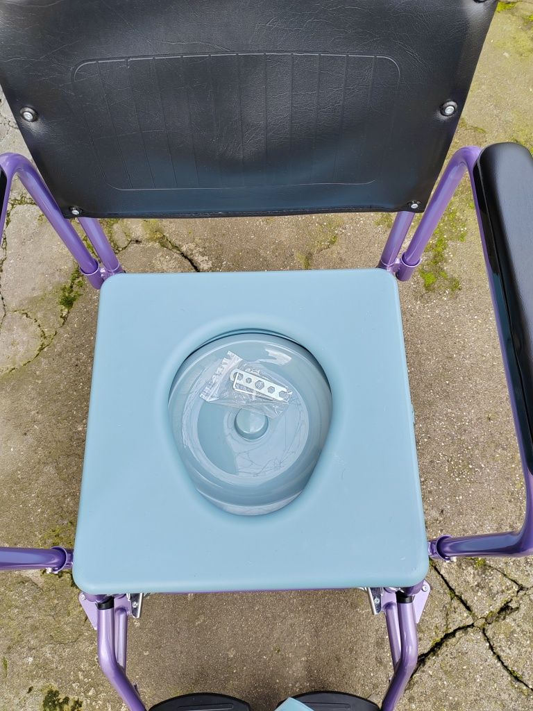 Vând scaun de toaleta /cărucior, NOU cu șezut și roti