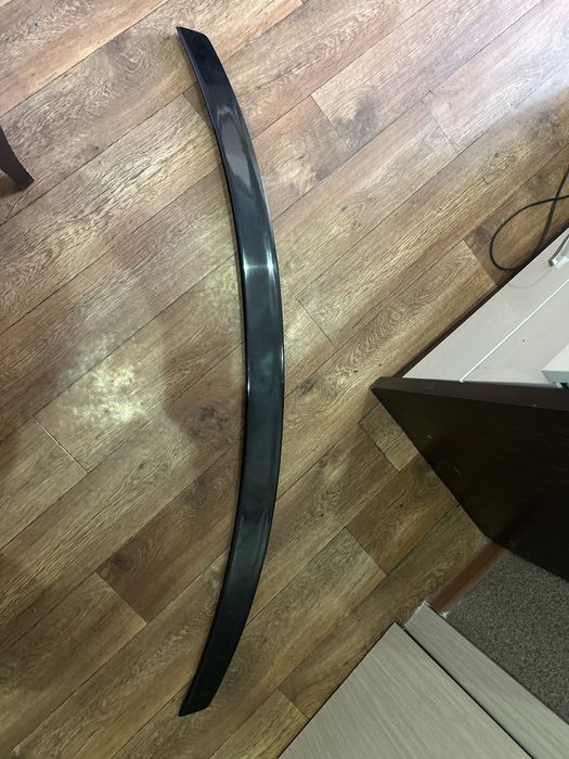 Спойлер сатылады.Киа оптима.Қара түсті