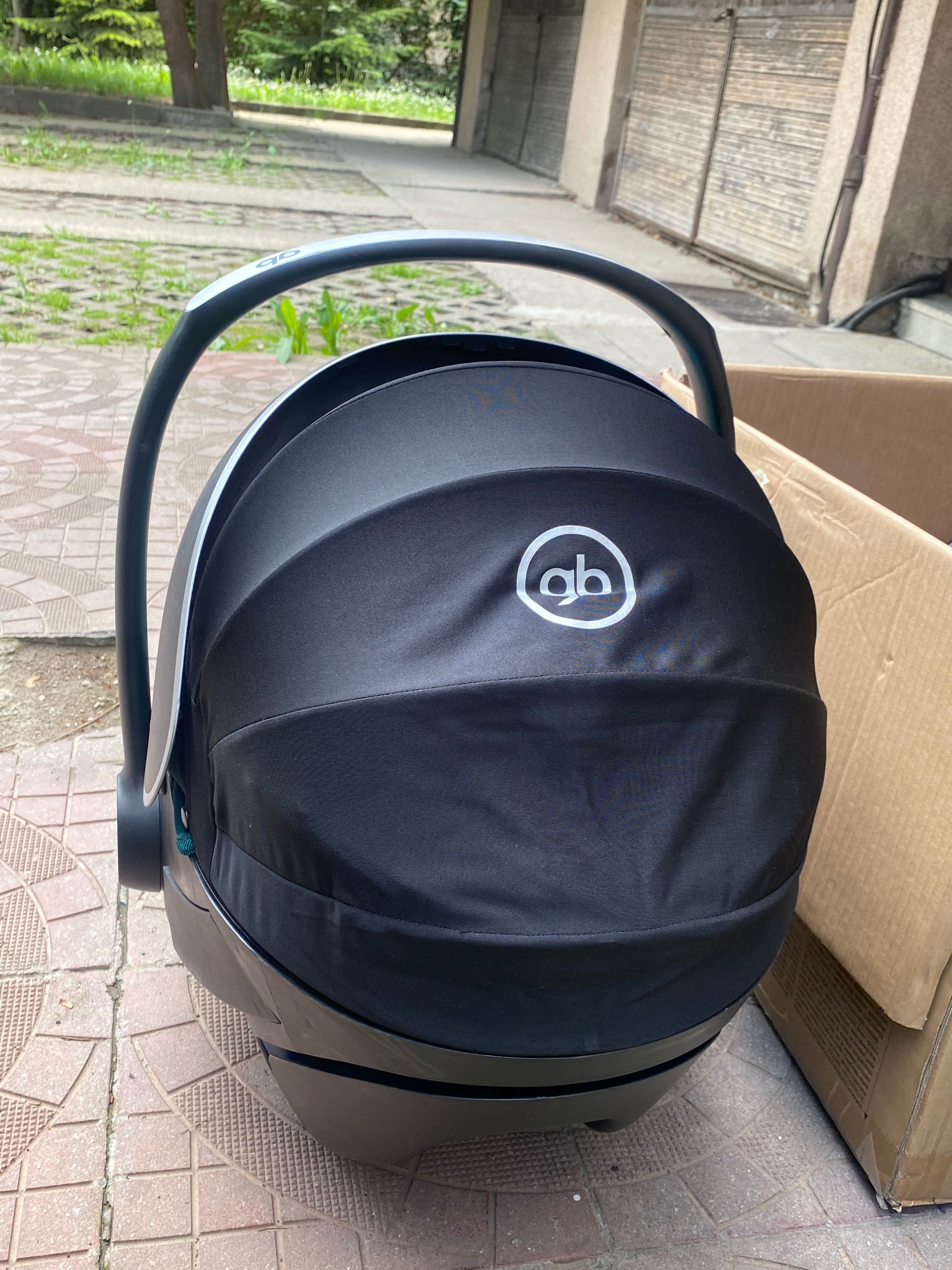 Бебешка количка GB и столче с ISOFIX Cybex