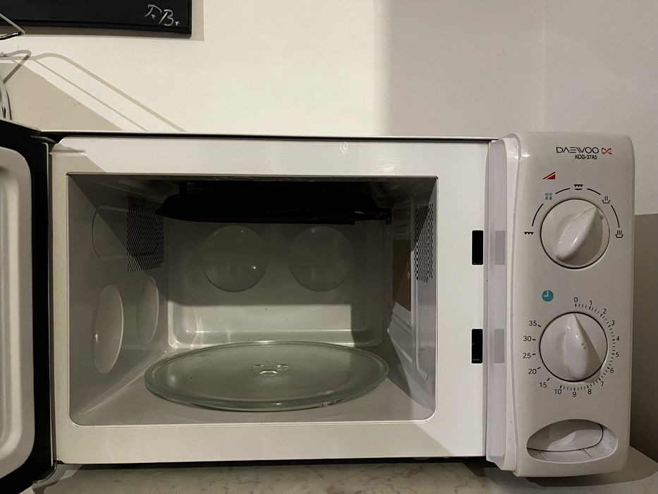 Микровълнова фурна Daewoo KOG-37A5