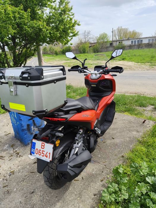 Vând urgent!!Scuter linhai adv 125 cm  garanție 1 an și 9 luni
