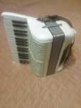 Acordeon Hohner cu 60 de basi