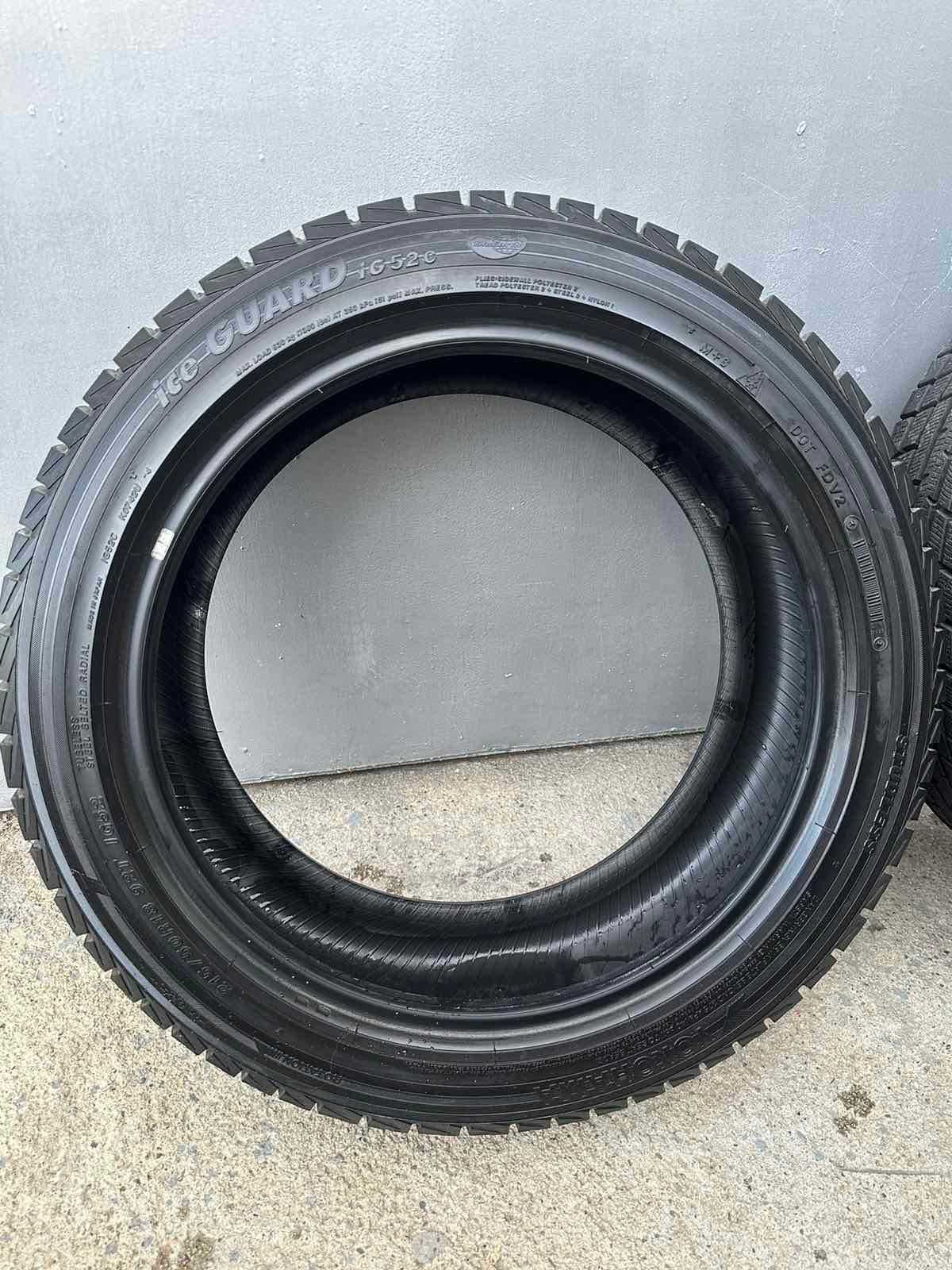 Зимни гуми 215/50R18 92T Yokohama Ice Guard IG 52C