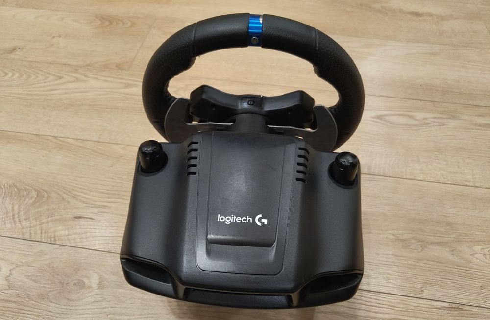 Logitech g 29+shifter+захранващ кабел+3 педала.
