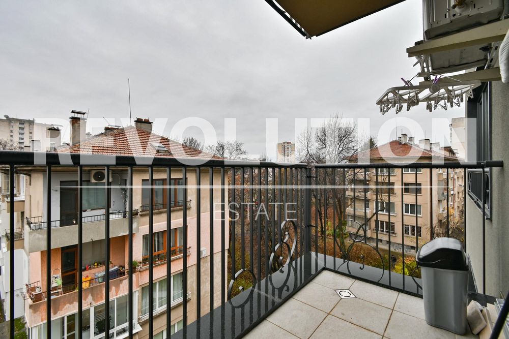 Дава се под наем Четиристаен апартамент в София, Изток - 180 кв.м за 1500 € - Снимка #11