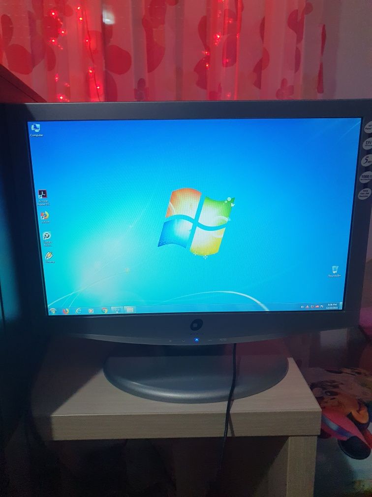 Vand PC  cu monitor