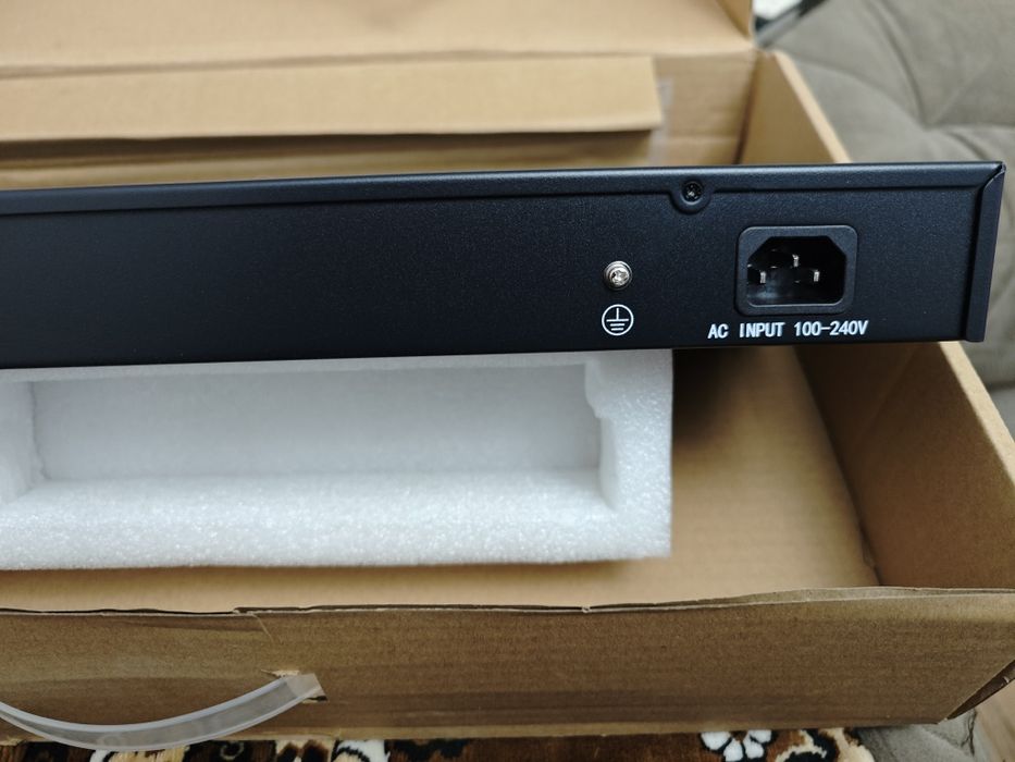 Коммутатор ZX-SWG20244S