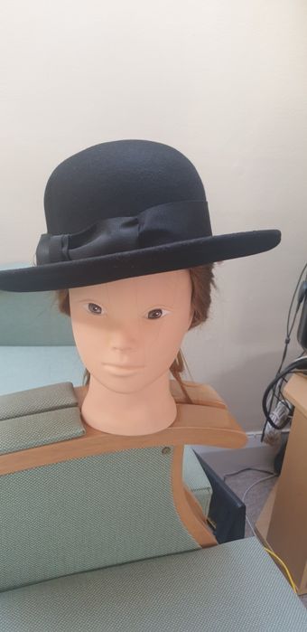 Pălărie neagră pentru toamnă/ iarnă