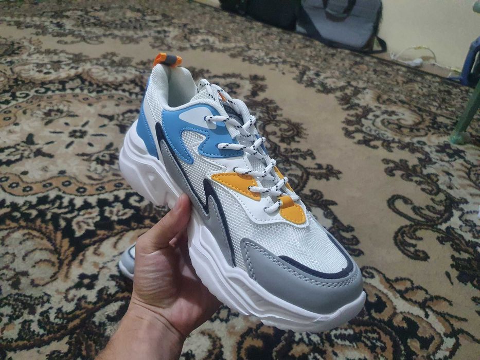 Krossovka/ sifatli yozgi oyoq kiyim