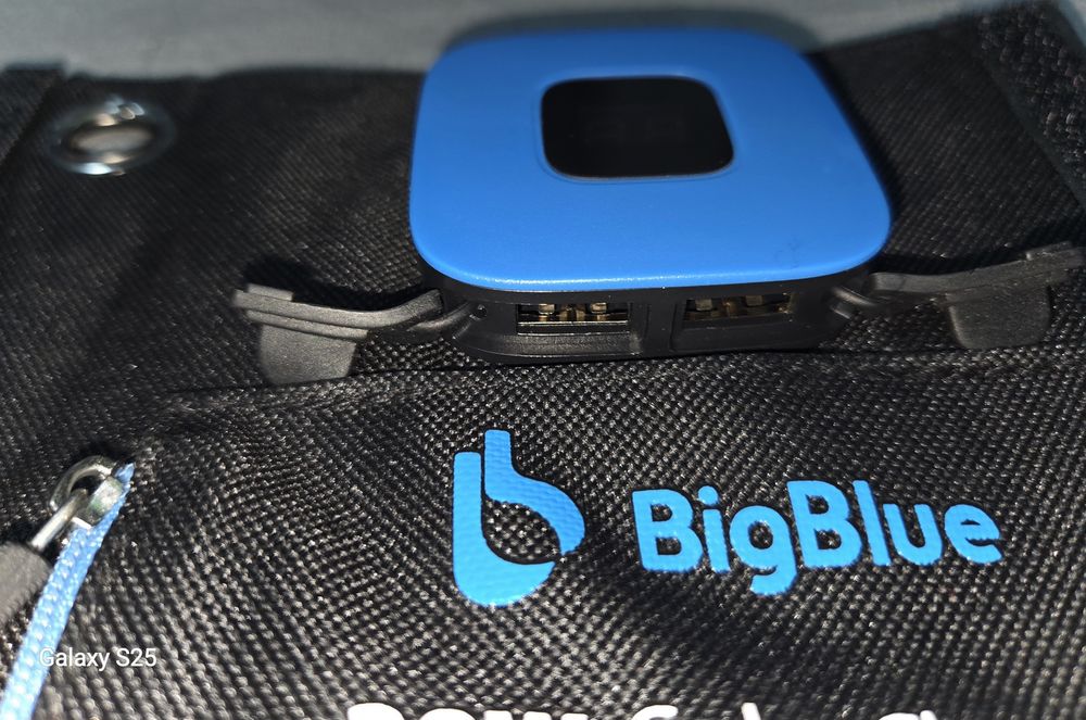 Vând panou solar portabil Big Blue 28w