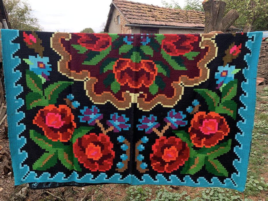 Vand coverturi , prosoape , paturi , fete de masa traditionale