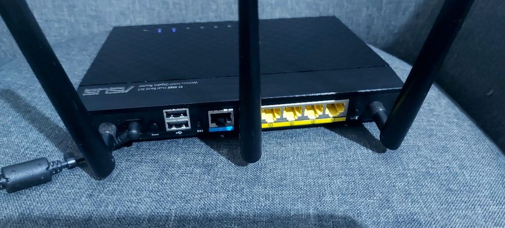 Router Asus  RT-N 660u N900 dual band gigabit