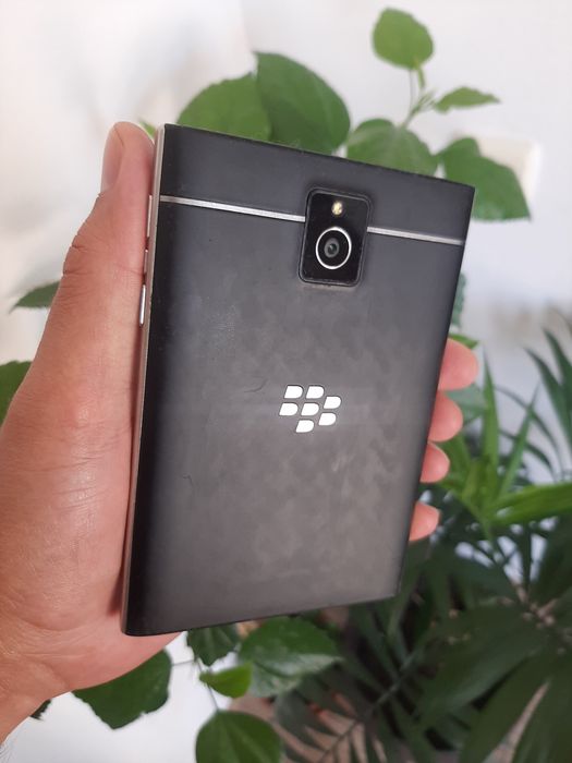 Blackberry Passport 10