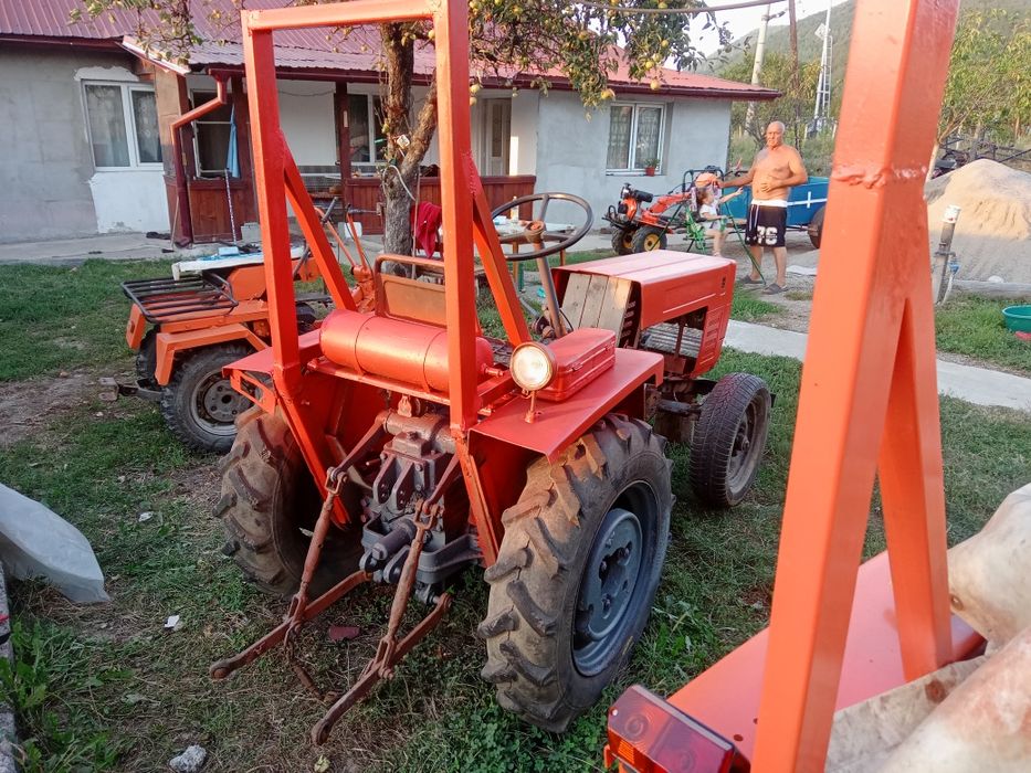 Vând piese tractor ito 180 DFH