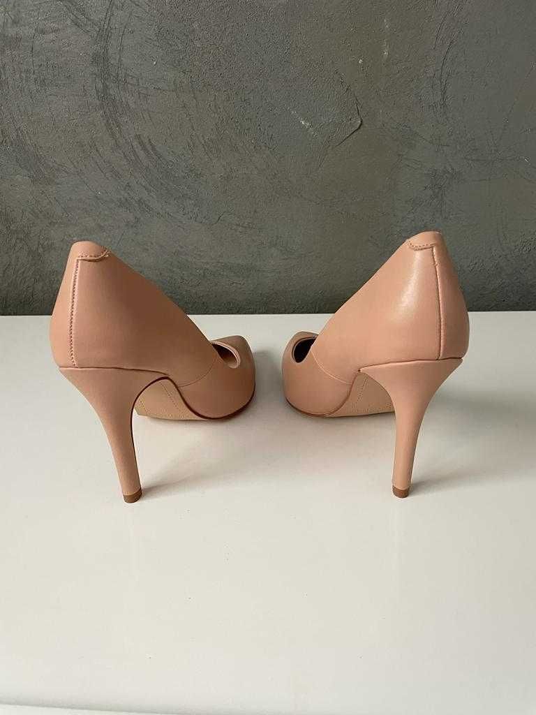 Pantofi eleganti cu toc 37 crem / bej/ nude Pull & Bear